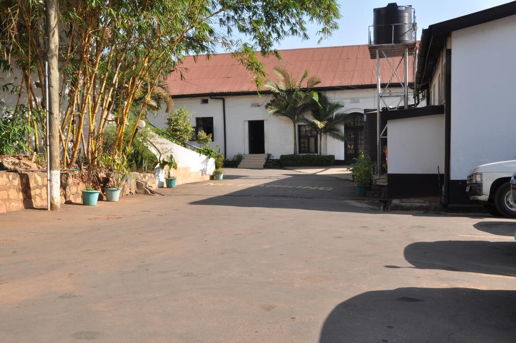 Shangri-La Hotel Uganda คัมพาลา ภายนอก รูปภาพ