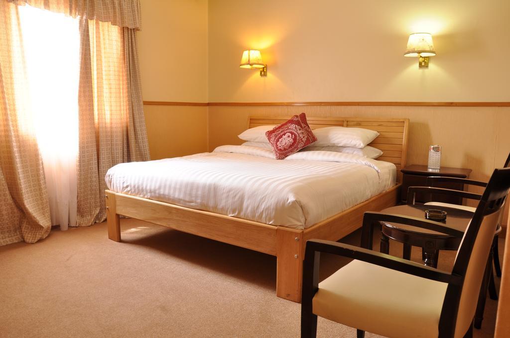Shangri-La Hotel Uganda คัมพาลา ภายนอก รูปภาพ